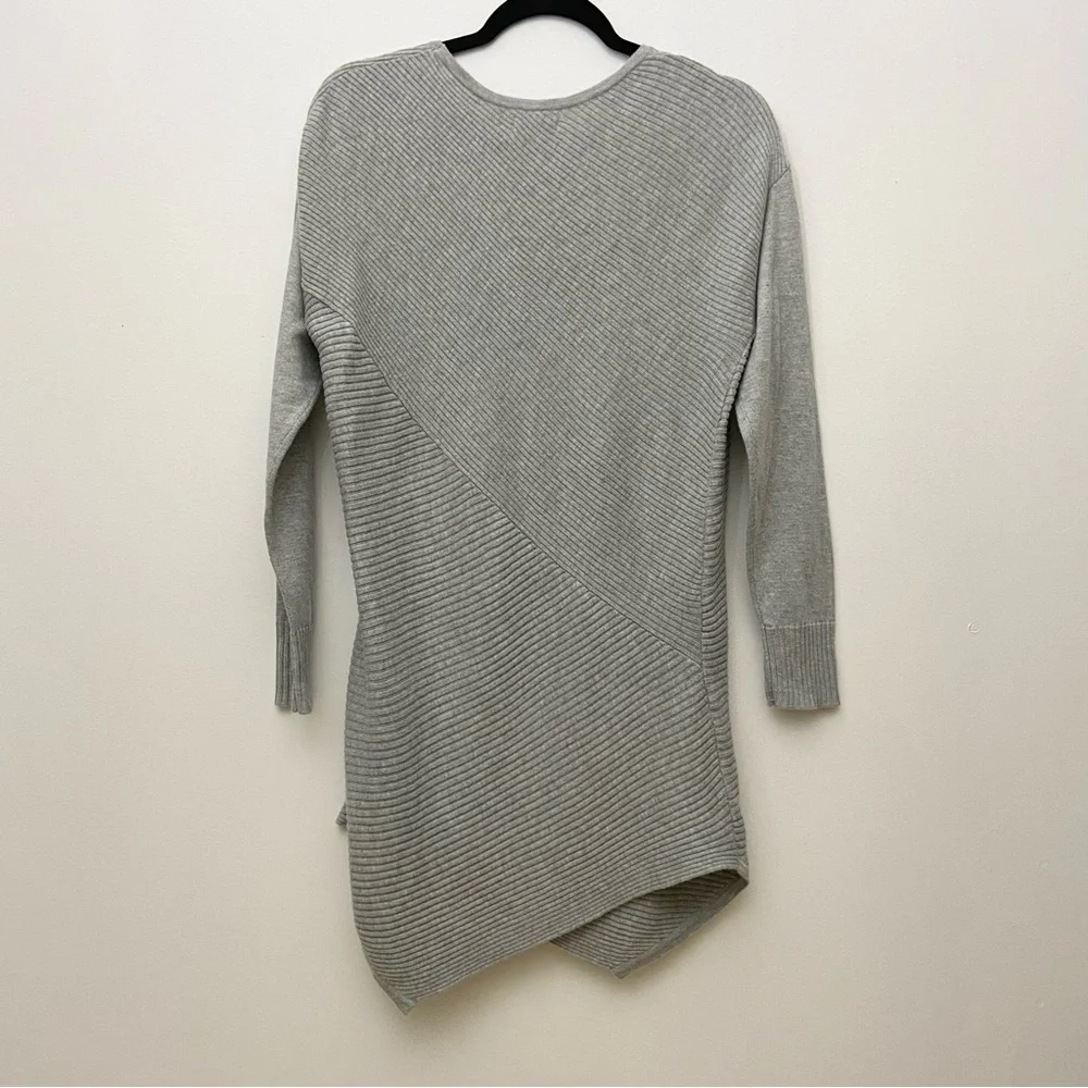 Gray Knit Asymmetrical Tunic Sweater - Picture 5 of 8